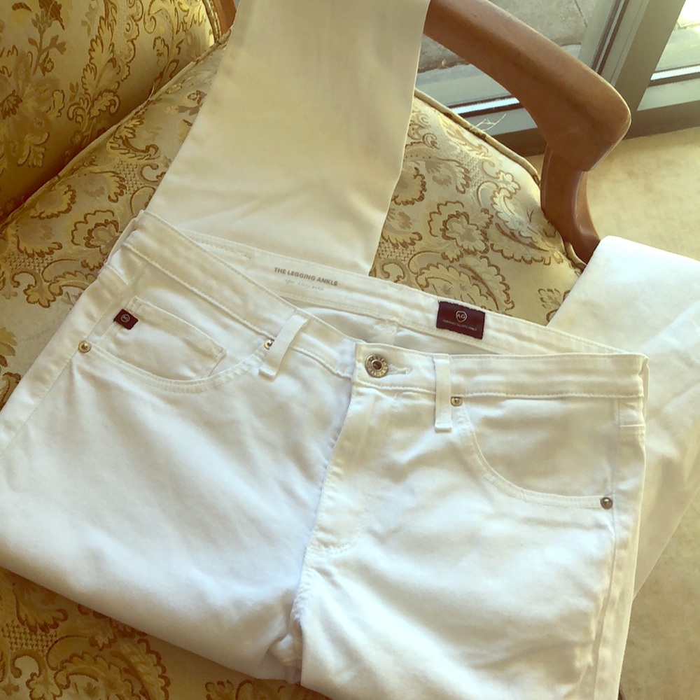 White AG 29 R super skinny legging jeans.